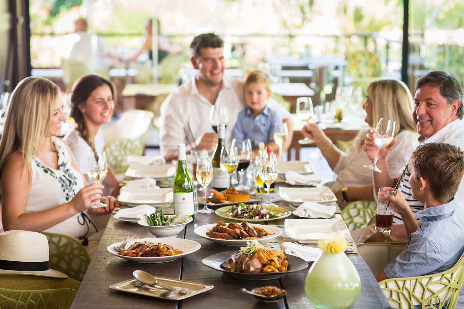 Family Restaurants in Calgary | The Food During Family Holiday