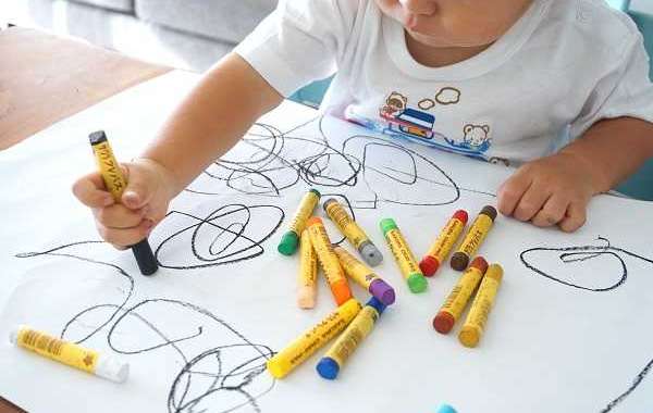 Çocuklar küçük yaşlardan itibaren çizmeyi öğrenmeli mi?