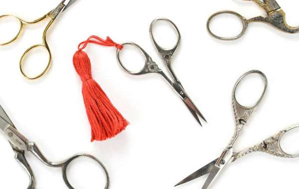 Hair Cutting Scissors: Tips On How To Choose A Set
