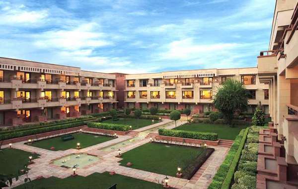 Things to Do on a Week-Long Vacation in Agra: Jaypee Palace Agra