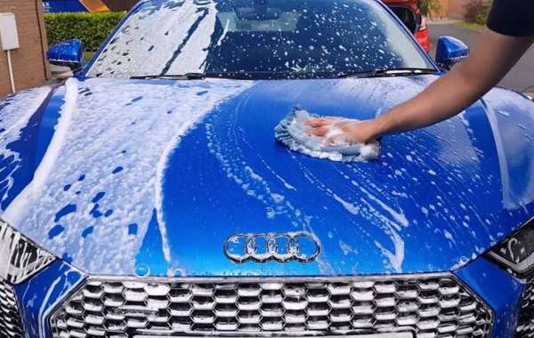7  HELPFUL TIPS FOR WASHING A CAR AT HOME