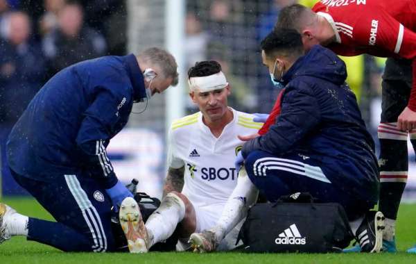 Marcelo Bielsa defends Leeds staff over response to Robin Koch’s head injury against Manchester United !!