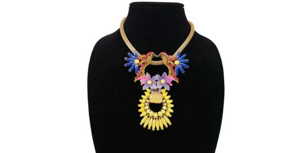 Give Yourself a Gorgeous Look With Luxury Costume Necklaces