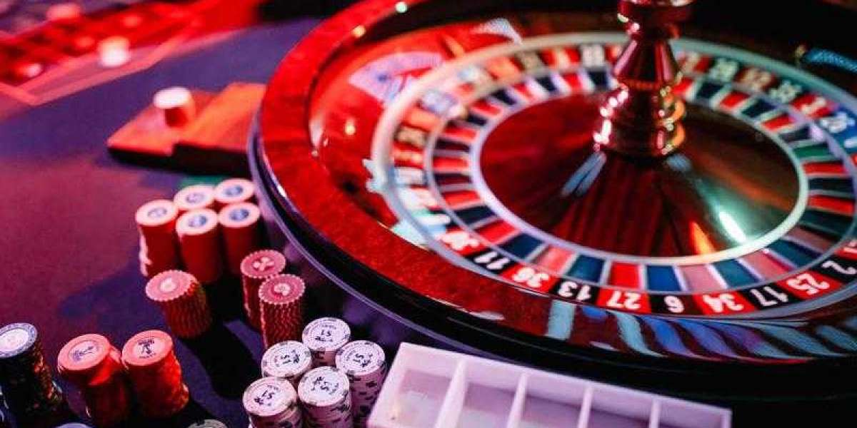 Jak grać na prawdziwe pieniądze w kasynach online?