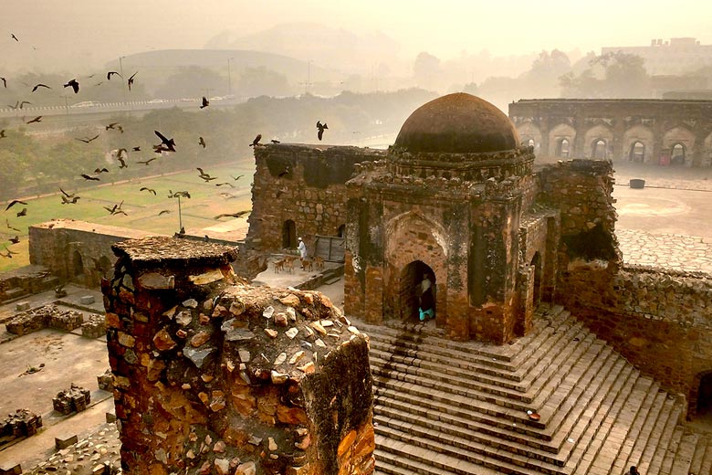 7 Famous Historical Monuments in Delhi for History Buffs – Swan Tours