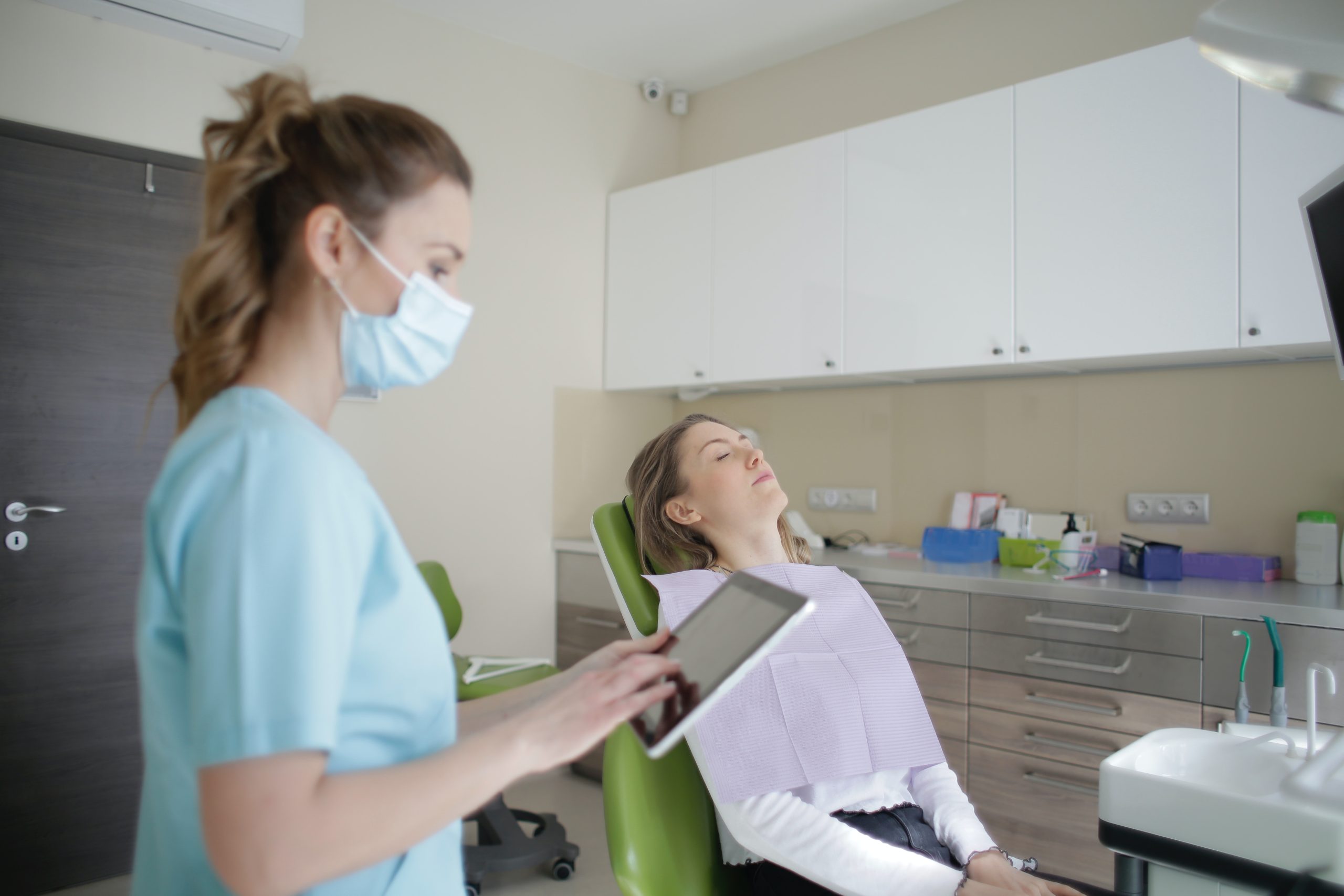 What are the steps involved before and after oral cancer screening?