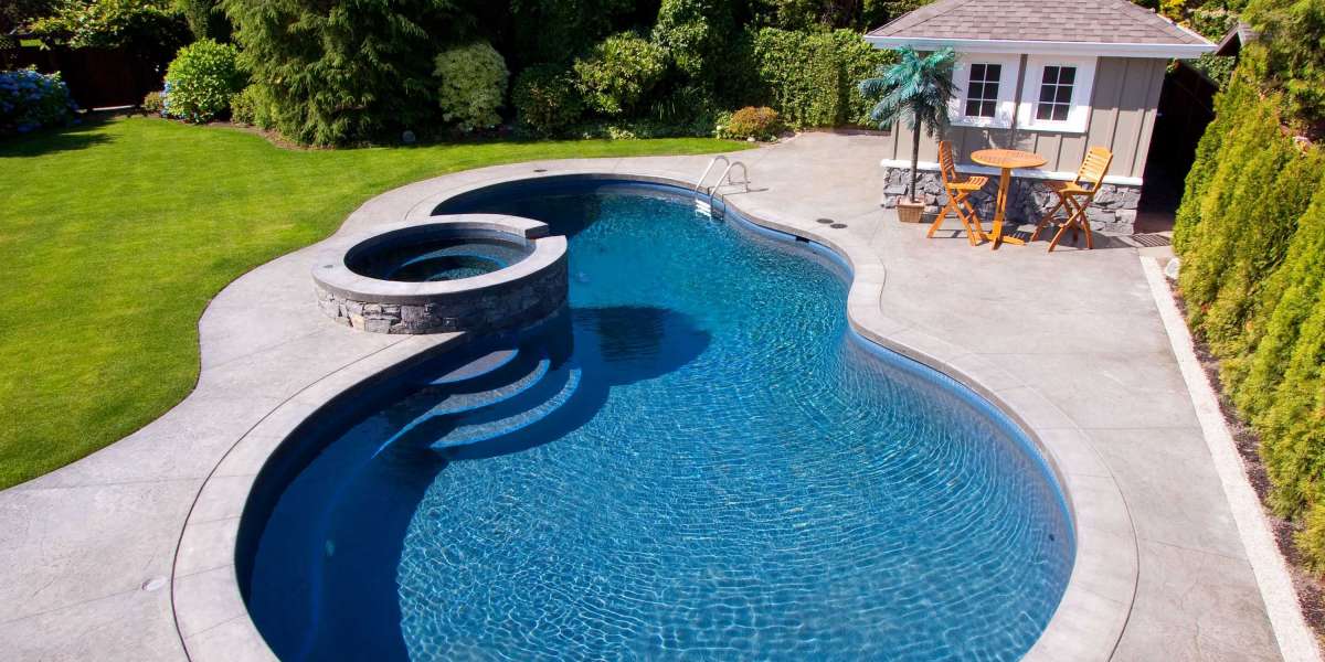 What Causes a Swimming Pool Stain on the Top Step?