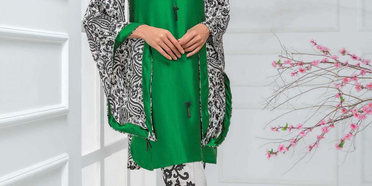 The Art of Draping: Exploring Pakistani Fashion Styles in Shireen Lakdawala