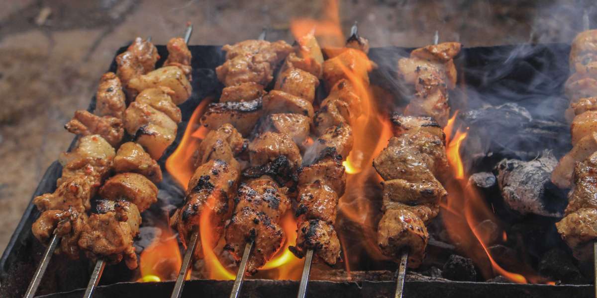 The Ultimate Guide to Choosing the Perfect Charcoal Barbecue Grill for Your Summer Cookouts