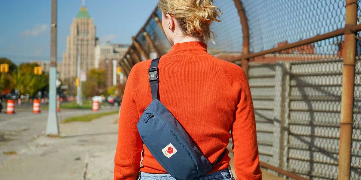 For Urban Adventures and Travel: the Fjallraven high coast hip pack