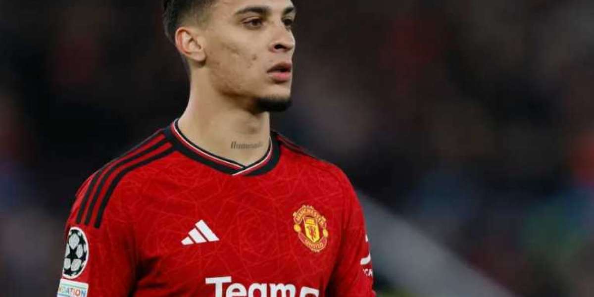 Antony je poslal opozorilo Erika ten Haga glede težav Man Utd