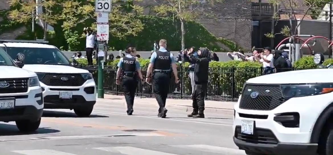 Cinco De Mayo Parade in Chicago Canceled as Explosive Fight Between Latin Kings and Rival Gang Satan's Disciples Breaks Out in Broad Daylight (VIDEO) | The Gateway Pundit | by Cristina Laila