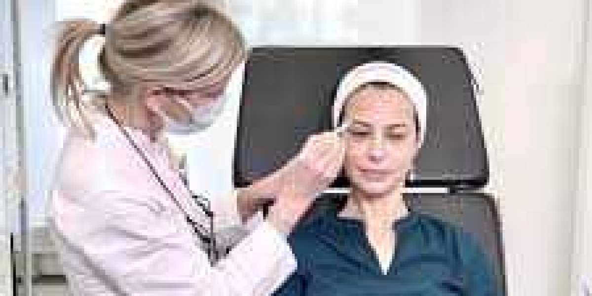 Hair Loss Treatment in Munich with the Help of an Accredited Dermatologist and Clinician